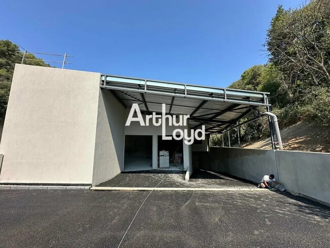 Plus de détails pour Local d’activités à vendre