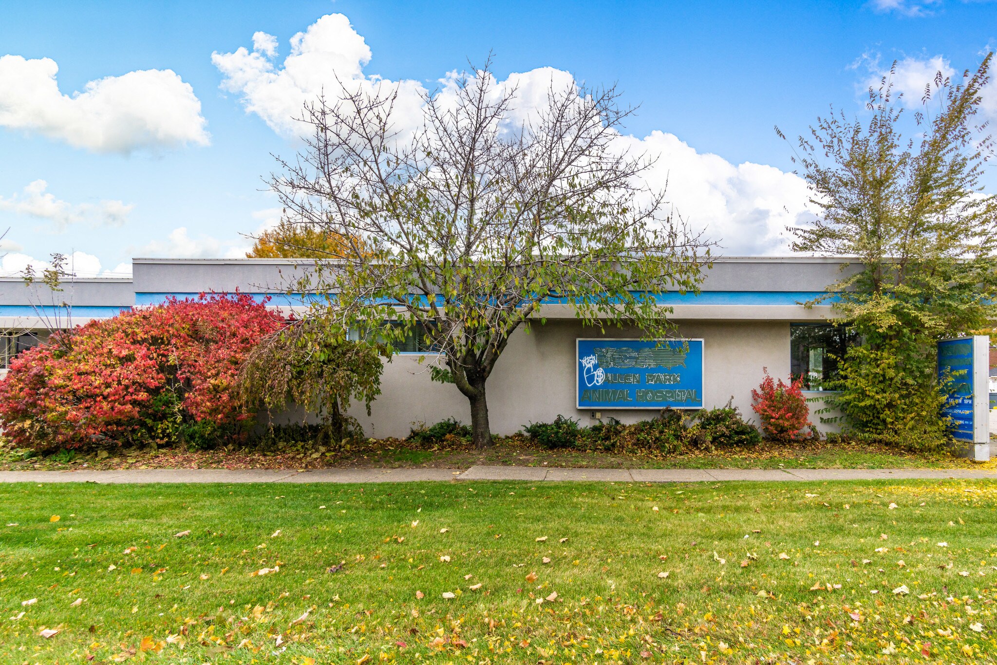 5410 Allen Rd, Allen Park, MI à vendre Photo de l’immeuble– Image 1 sur 52