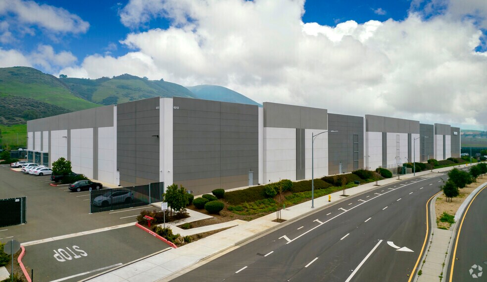 6212 Hellyer Ave, San Jose, CA à louer - Photo de l’immeuble – Image 2 sur 5