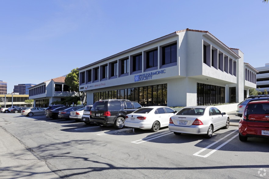 2082 Business Center Dr, Irvine, CA à louer - Photo principale – Image 1 sur 4