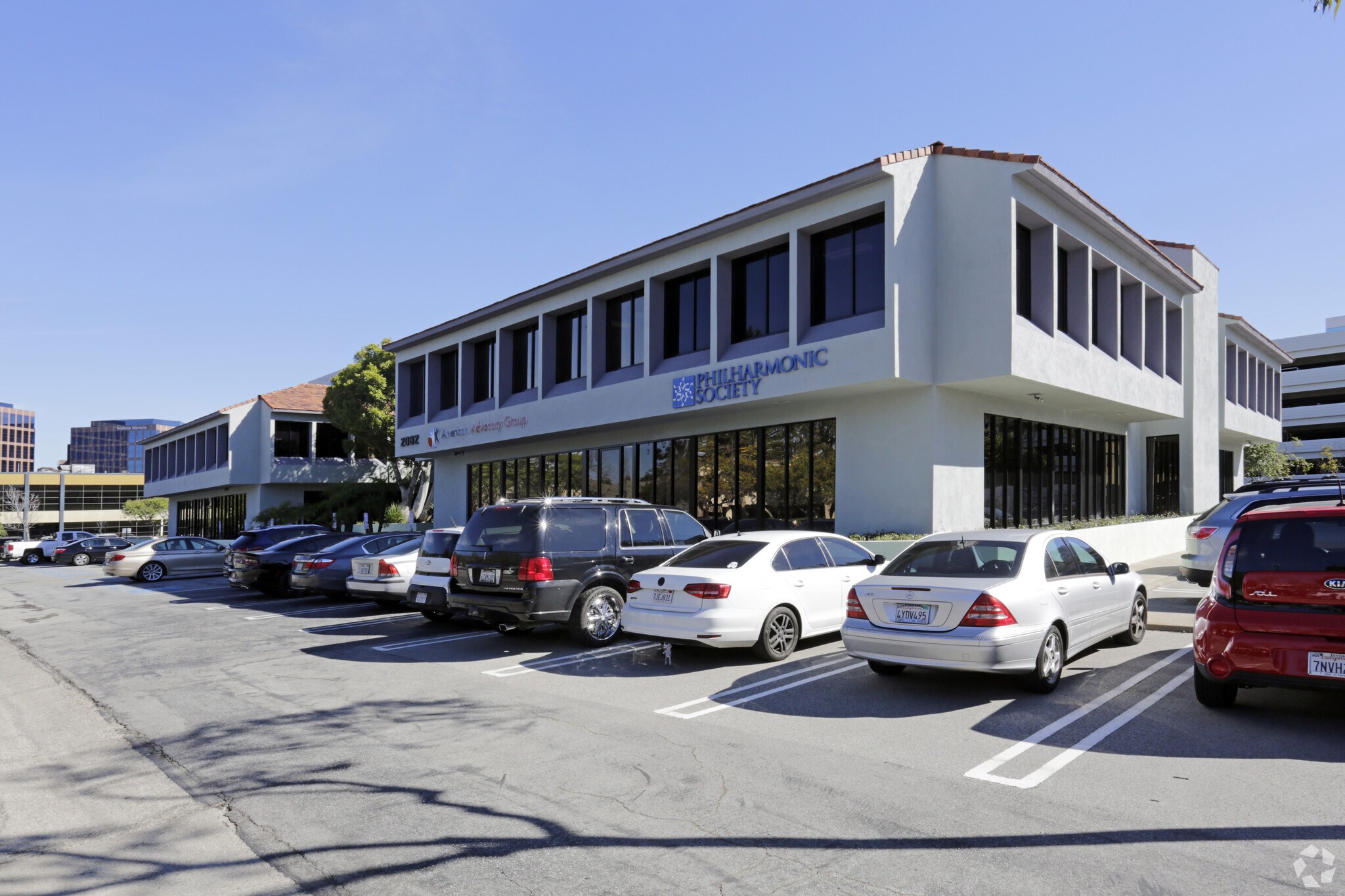 2082 Business Center Dr, Irvine, CA à louer Photo principale– Image 1 sur 5