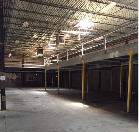 151 Dixon Ave, Amityville, NY à louer - Photo intérieure – Image 3 sur 4