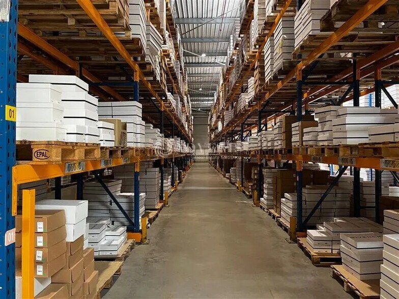 Industriel/Logistique dans Montbazon à vendre - Photo de l’immeuble – Image 3 sur 8