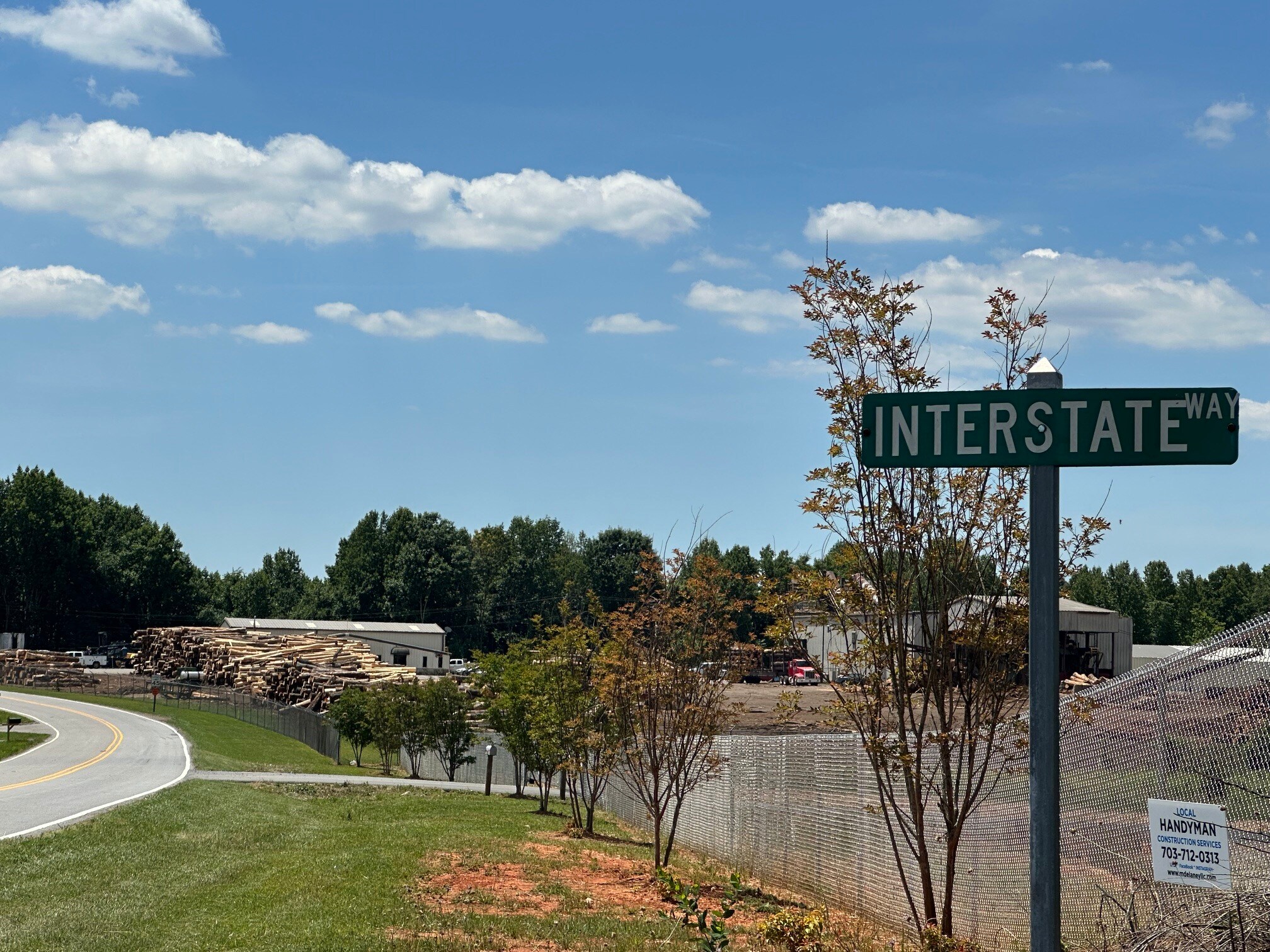 157 Interstate Way, Elkin, NC à vendre Photo de l’immeuble– Image 1 sur 16