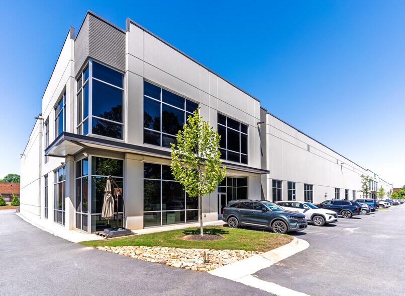 1760 Corporate Dr, Norcross, GA à louer - Photo de l’immeuble – Image 2 sur 9