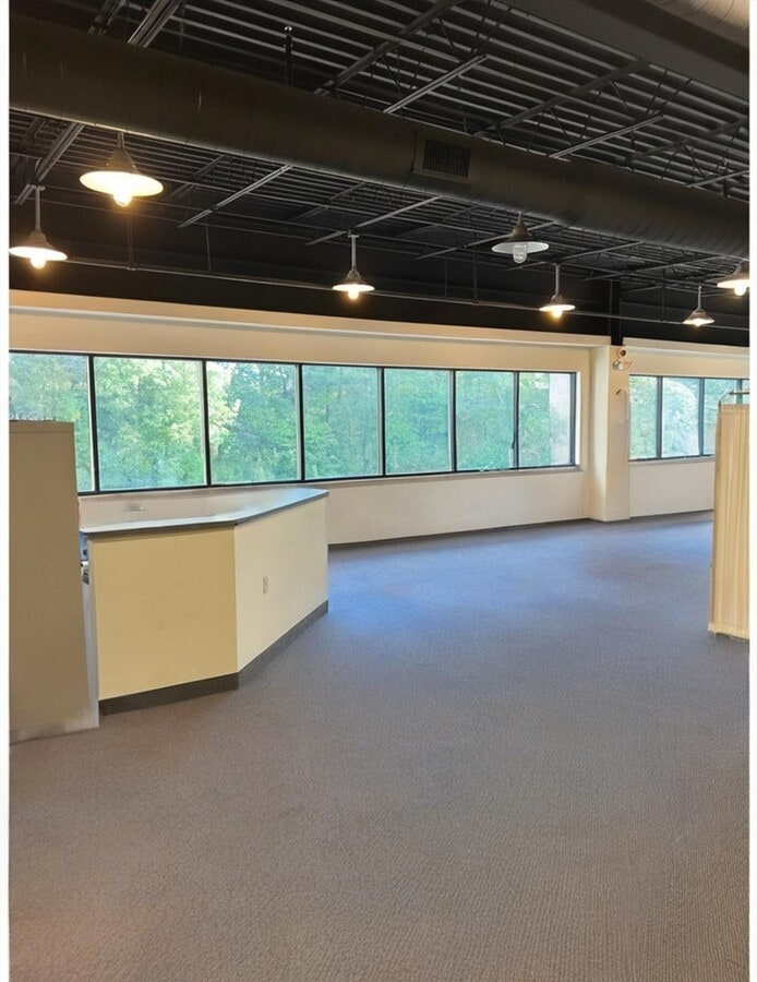 265 Benton Dr, East Longmeadow, MA 01028 - Lot 206 - - Photo intérieure - Image 1 of 15