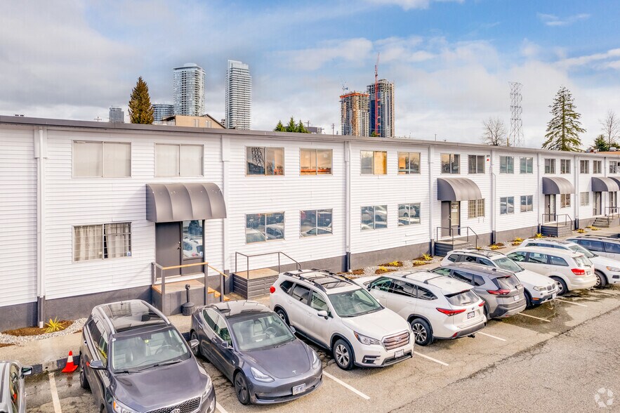 3815-3835 1st Av, Burnaby, BC à louer - Photo de l’immeuble – Image 2 sur 16
