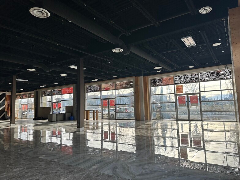 4926 Roper Rd NW, Edmonton, AB à louer - Photo de l’immeuble – Image 2 sur 7