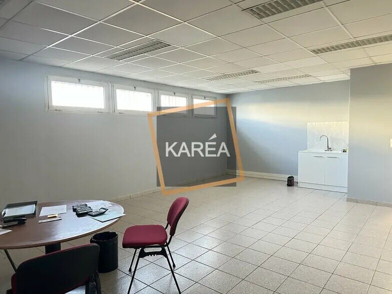 Bureau dans Mareuil-lès-Meaux à louer - Photo de l’immeuble – Image 1 sur 4