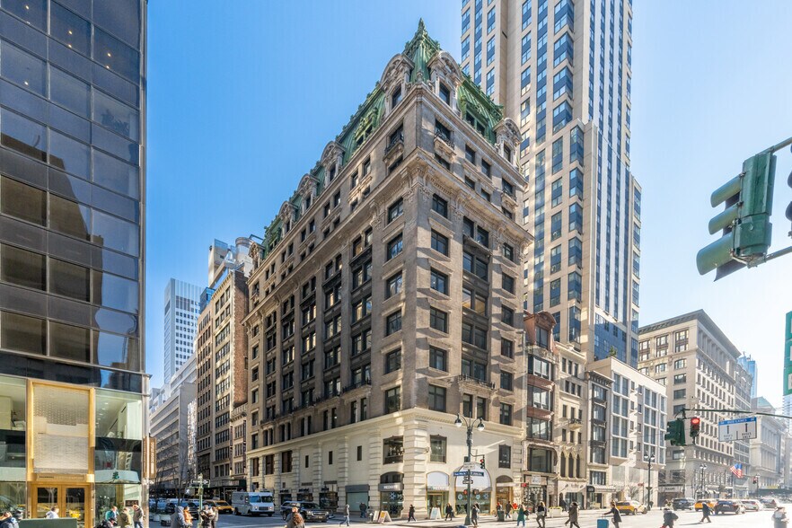 437 Fifth Ave, New York, NY à louer - Photo de l’immeuble – Image 1 sur 1