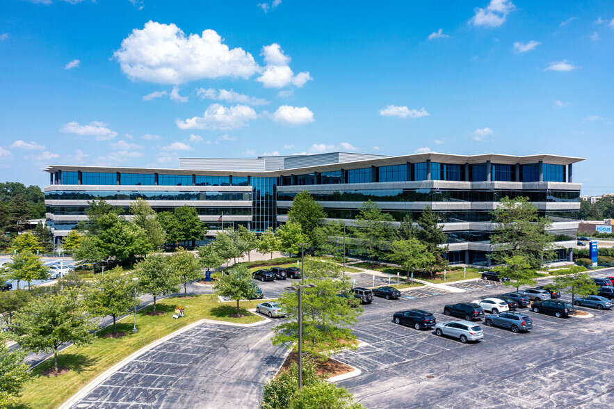 700 Commerce Dr, Oak Brook, IL à louer - Photo de l’immeuble – Image 1 sur 11