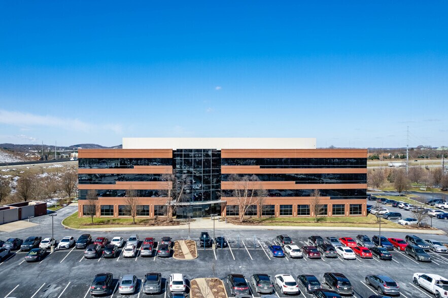 600 Cranberry Woods Dr, Cranberry Township, PA à louer - Photo de l’immeuble – Image 2 sur 7