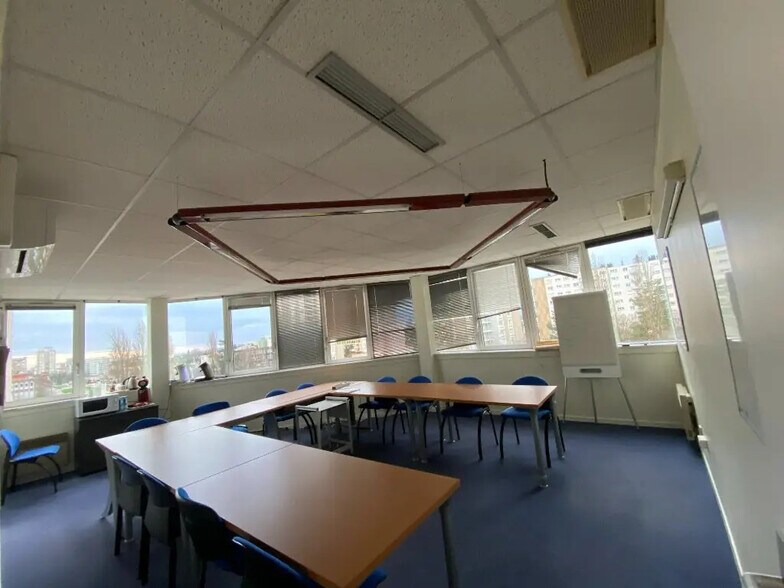 Bureau dans Chalon-sur-Saône à louer - Photo de l’immeuble – Image 2 sur 8