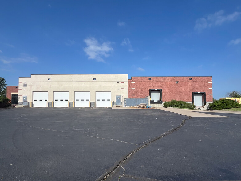3900 E 12th Ave, Winfield, KS à louer - Photo de l’immeuble – Image 3 sur 11