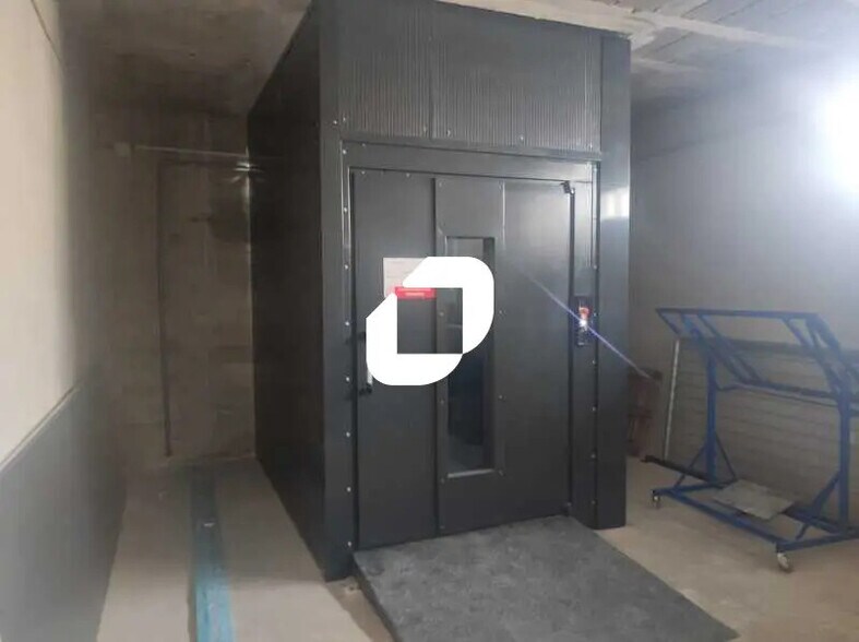 Local d'activités dans Morangis à vendre - Photo de l’immeuble – Image 2 sur 12