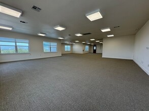 1213 Ranch Road 620 S, Lakeway, TX à louer Photo intérieure– Image 2 sur 9