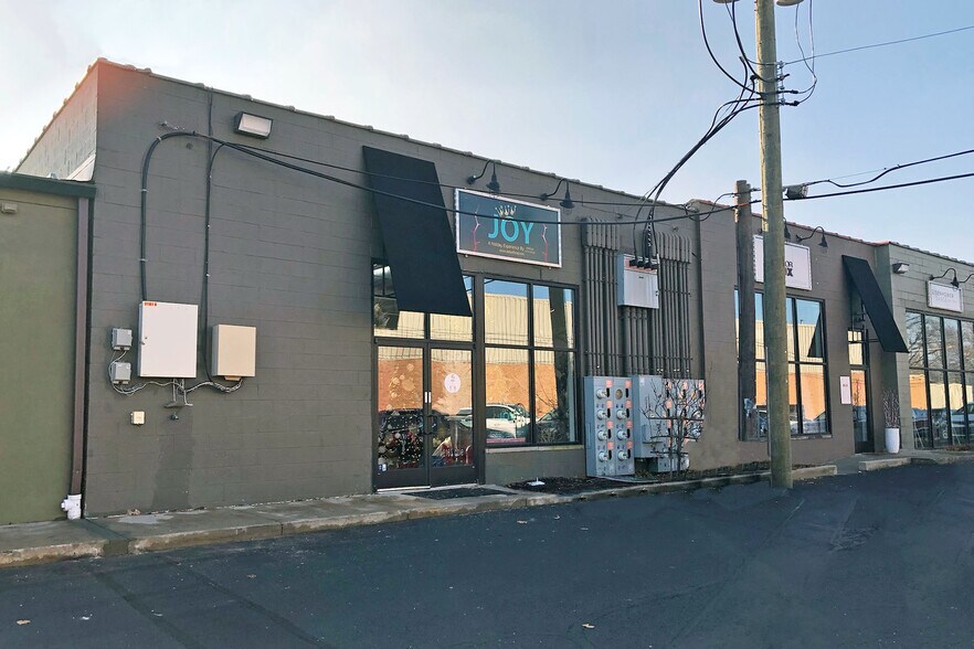 2121-2175 Cole St, Birmingham, MI à louer - Photo de l’immeuble – Image 3 sur 4