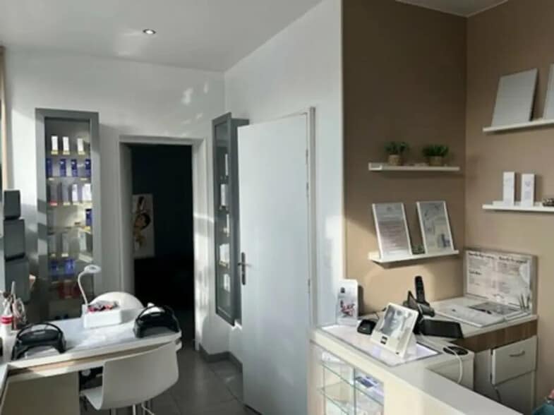 Local commercial dans Pavilly à vendre - Photo intérieure – Image 1 sur 3