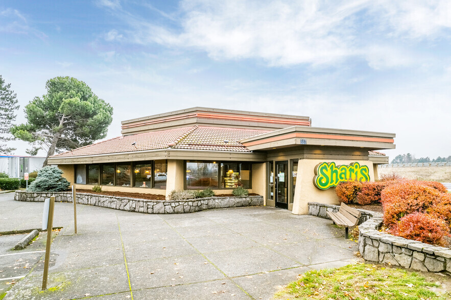 557 NW Phoenix Dr, Troutdale, OR à louer - Photo principale – Image 1 sur 13