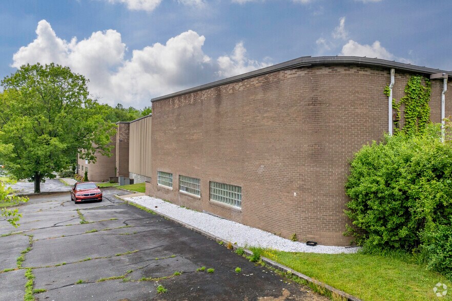 40 Commercial Ave, Middletown, NY à louer - Photo principale – Image 1 sur 18