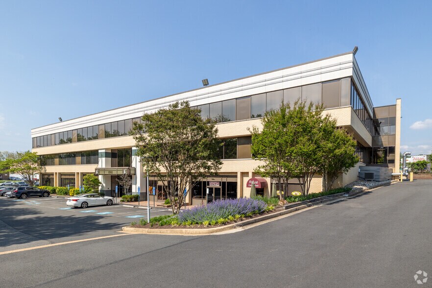 8001 Forbes Pl, Springfield, VA à louer - Photo de l’immeuble – Image 3 sur 6
