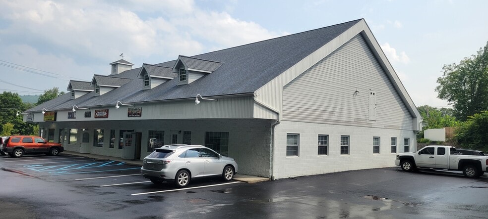 187 Route 209, Wurtsboro, NY à louer - Photo principale – Image 1 sur 25