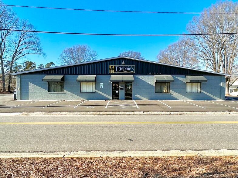 735 S Broad St, Mooresville, NC à louer - Photo principale – Image 1 sur 18