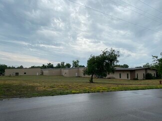 Plus de détails pour 911 Pine St, Saint Croix Falls, WI - Industriel/Logistique à vendre