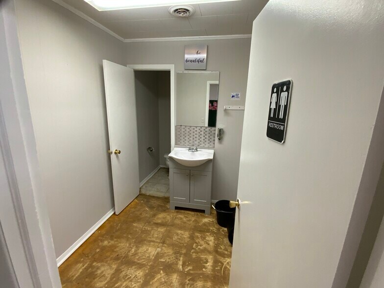 320 S Powell Ave, Dunn, NC à louer - Photo intérieure – Image 3 sur 10