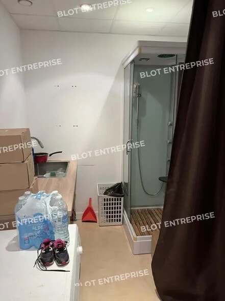 Bureau dans Vezin-le-Coquet à louer - Photo de l’immeuble – Image 3 sur 5