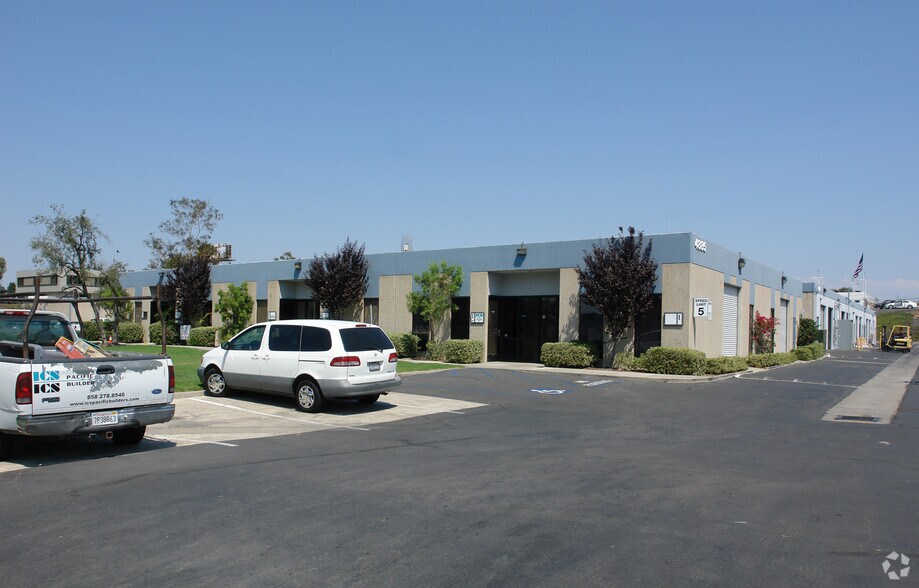 4883 Ronson Ct, San Diego, CA à louer - Photo de l’immeuble – Image 2 sur 9