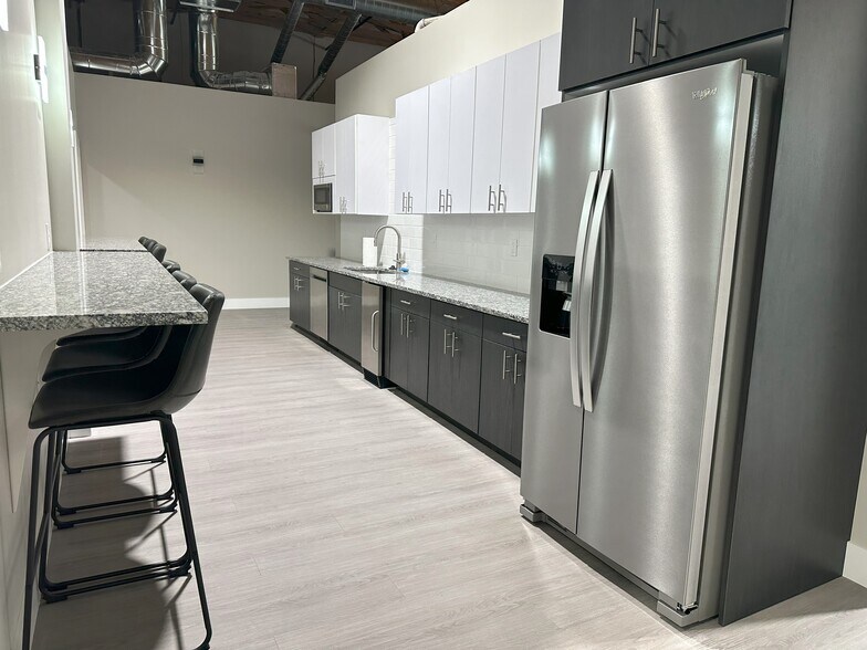 314 E 5th Ave, Owasso, OK à louer - Photo de l’immeuble – Image 3 sur 7