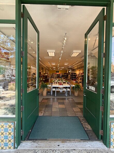Ocean Ave & NW Mission St, Carmel-by-the-Sea, CA à louer - Photo de l’immeuble – Image 3 sur 7