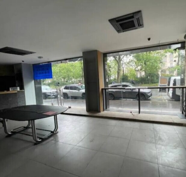 Local commercial dans Paris à louer - Photo intérieure – Image 2 sur 4