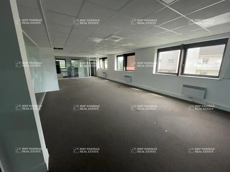 Bureau dans Lognes à louer - Photo de l’immeuble – Image 3 sur 9
