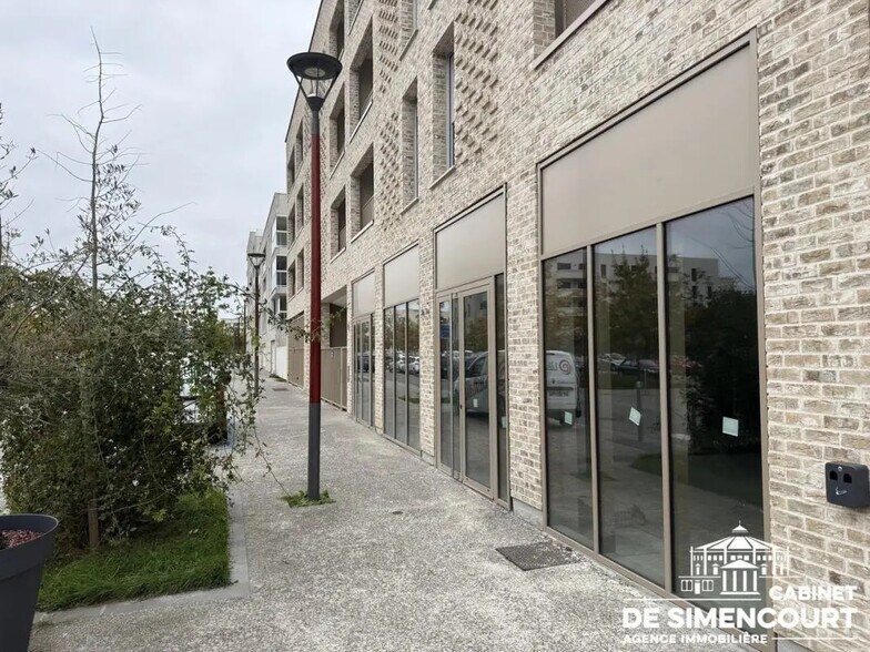 Local commercial dans Amiens à louer - Photo de l’immeuble – Image 3 sur 3