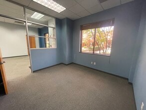 3810 N Elm St, Greensboro, NC à louer Photo intérieure– Image 1 sur 17