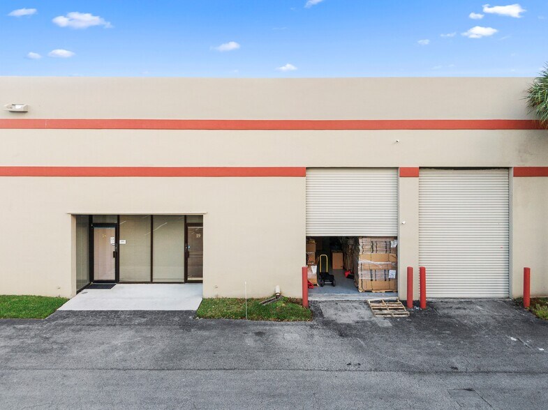 1120 Holland Dr, Boca Raton, FL à louer - Photo de l’immeuble – Image 2 sur 2