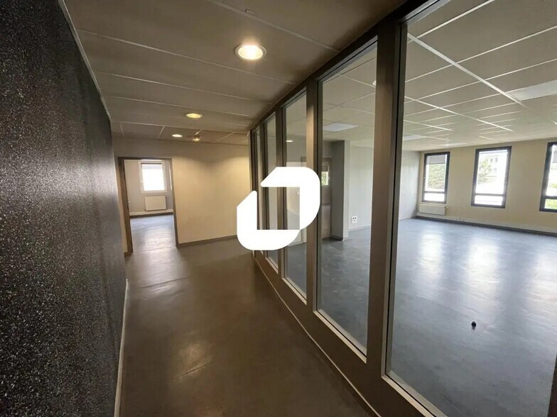 Bureau dans Liévin à louer - Photo de l’immeuble – Image 2 sur 18