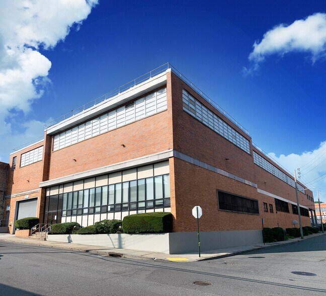 120 S Columbus Ave, Mount Vernon, NY à vendre - Photo de l’immeuble – Image 1 sur 3