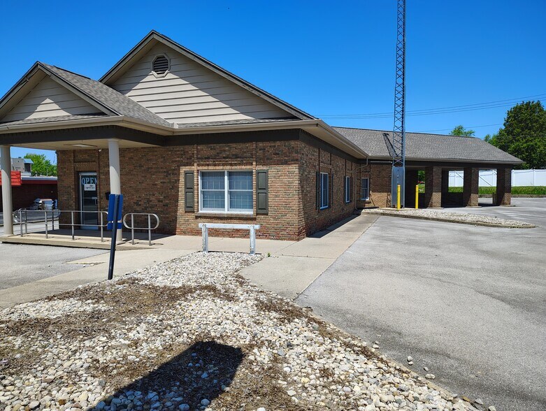 1210 Celina Rd, Saint Marys, OH à vendre - Photo principale – Image 1 sur 16
