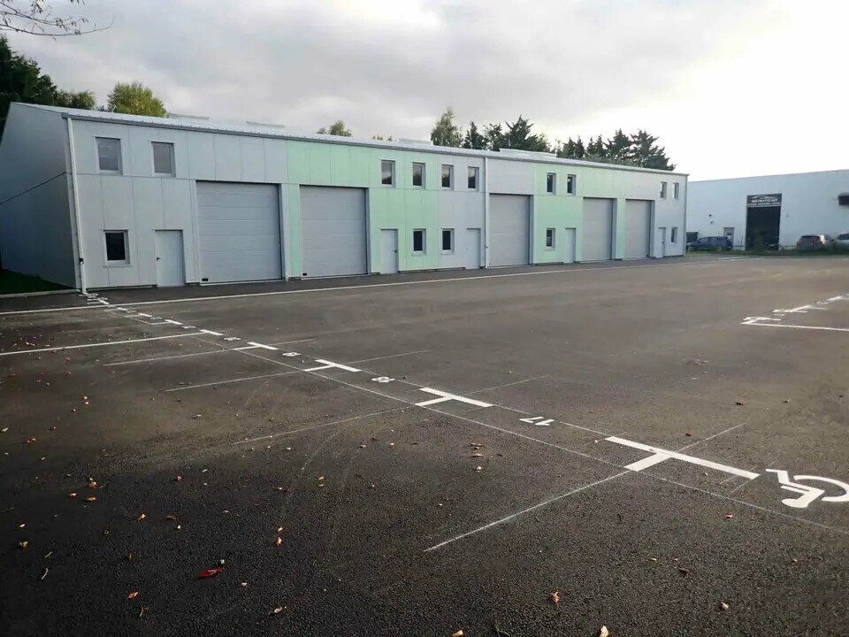 Local d'activités dans Novillers à vendre Photo de l’immeuble– Image 1 sur 8