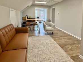 512 E Washington St, Chagrin Falls, OH à louer Photo intérieure– Image 2 sur 6