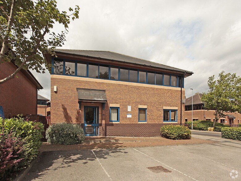 10-11 Royds Hall Rd, Leeds à louer - Photo de l’immeuble – Image 1 sur 5