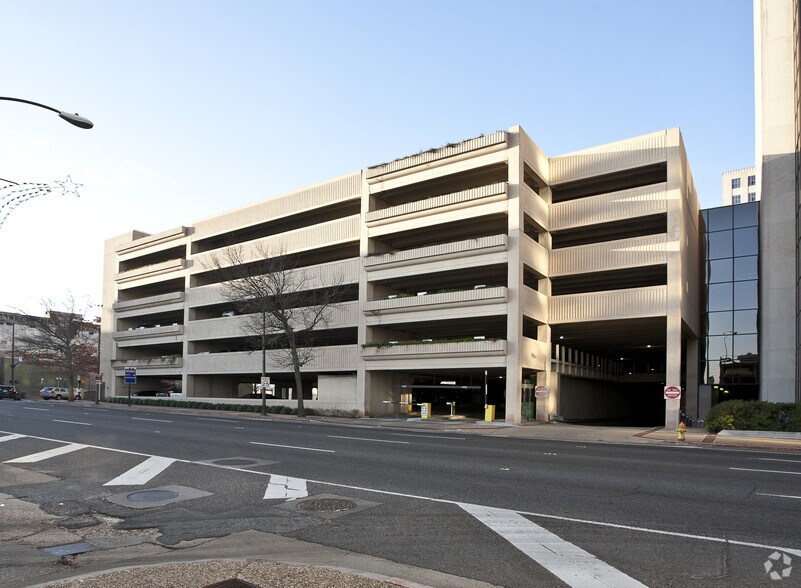 333 Texas St, Shreveport, LA à louer - Photo de l’immeuble – Image 2 sur 9