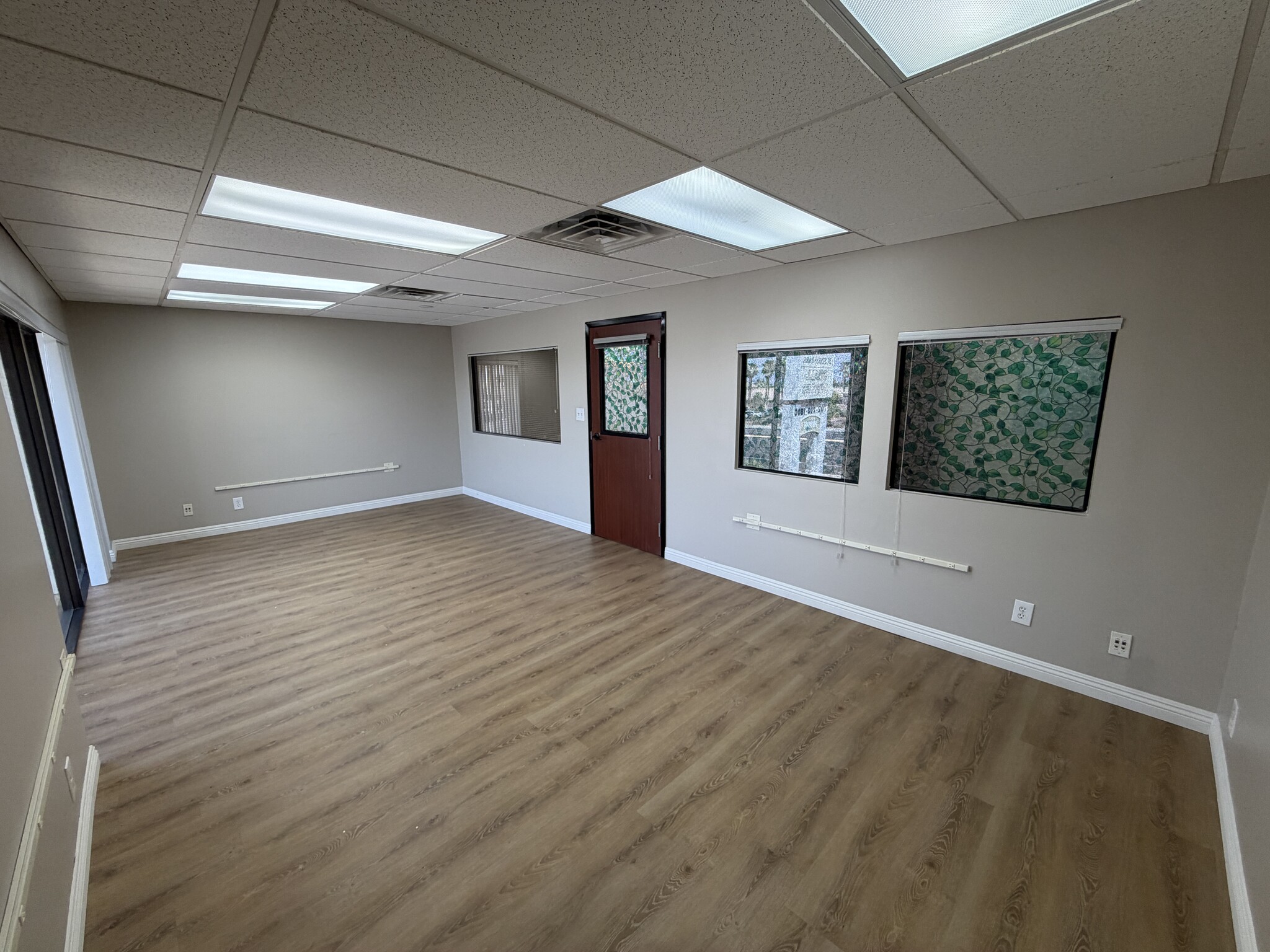 2225 E Flamingo Rd, Las Vegas, NV à louer Photo intérieure– Image 1 sur 13