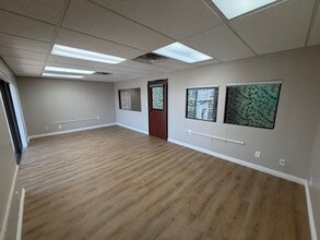 2225 E Flamingo Rd, Las Vegas, NV à louer Photo intérieure– Image 1 sur 13
