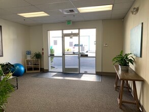 143 Spring Hill Dr, Grass Valley, CA à louer Photo intérieure– Image 2 sur 14