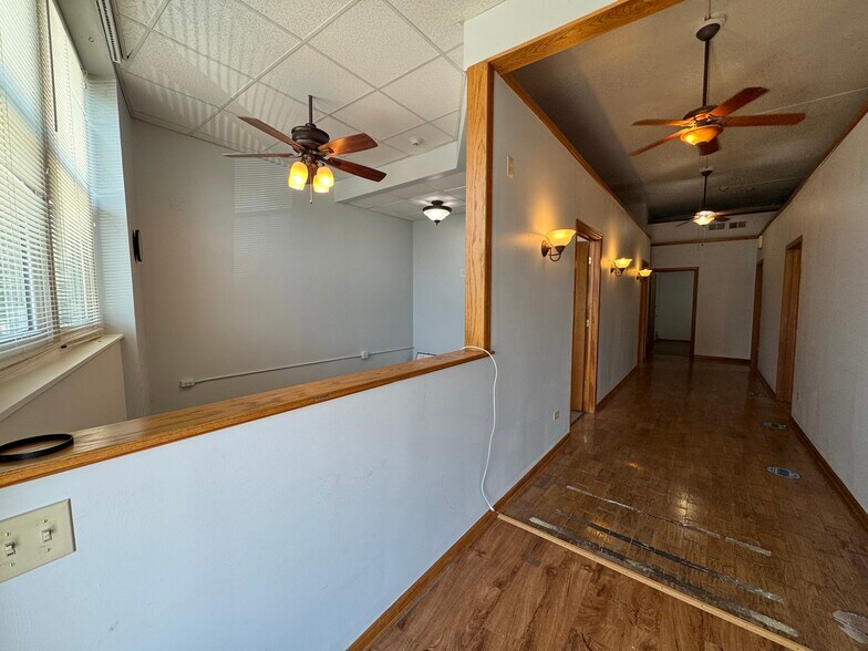 28W583 Stafford Pl, Warrenville, IL à louer - Photo de l’immeuble – Image 2 sur 8