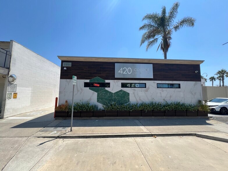 1990 Harbor Blvd, Costa Mesa, CA à vendre - Photo de l’immeuble – Image 1 sur 10